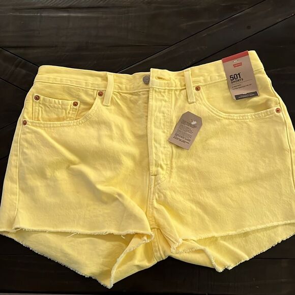 NWT Levi's Women's 501 Original Shorts 32 - Picture 2 of 5